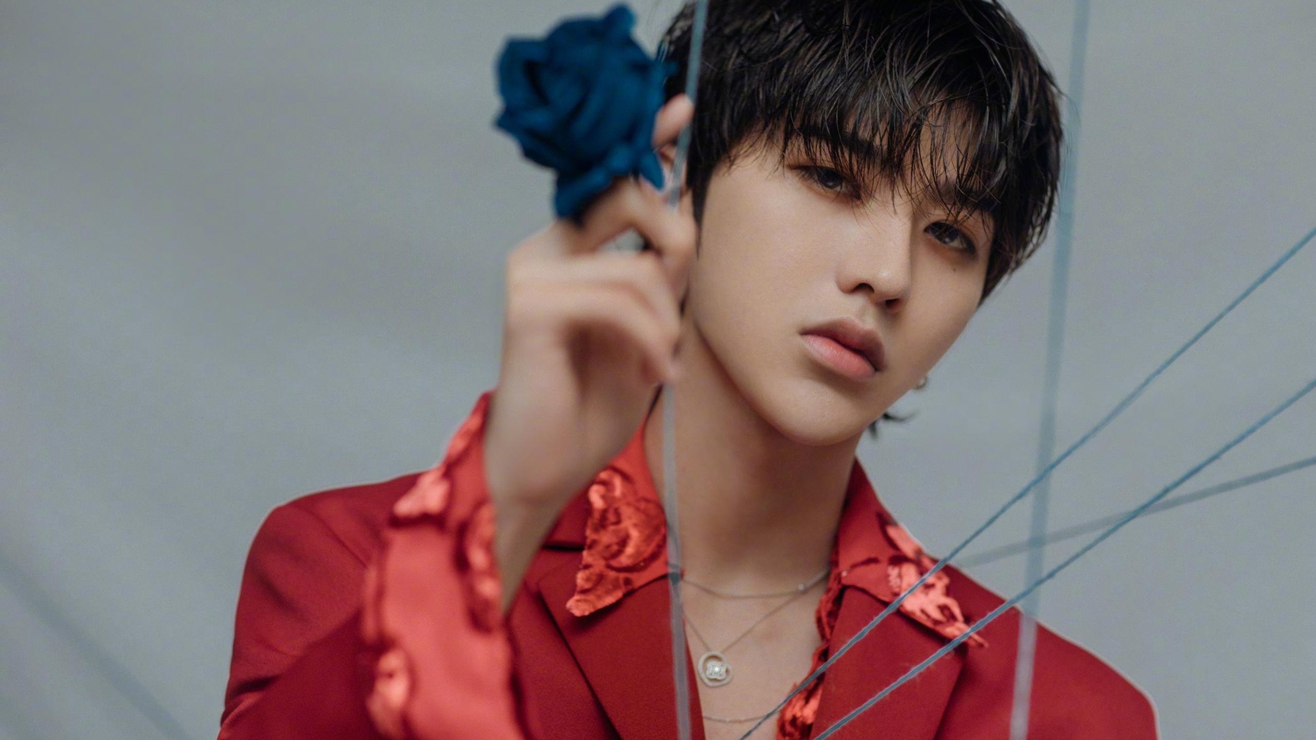 《读卖新闻》头版报道杭州亚运会开幕,关注日本代表团表现。,杭州亚运会新闻稿