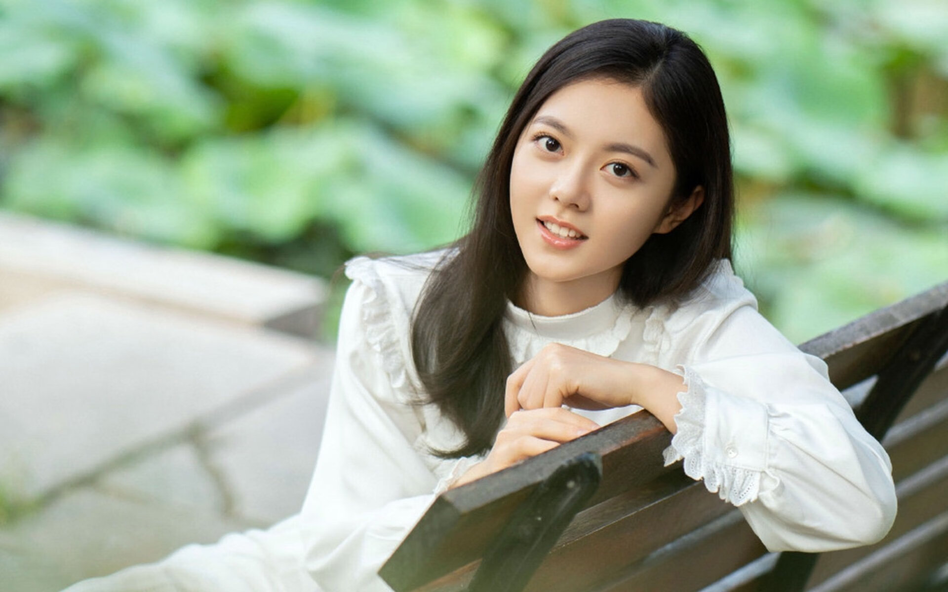 开云·体育官网APP下载-【规则影响】裁判判罚如何左右比赛走向？案例深度分析，裁判右手握左手啥意思