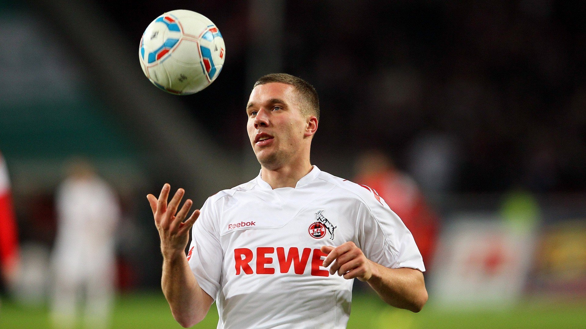 西甲:马德里双雄争夺激烈,积分差距缩小,马德里竞技西甲直播赛